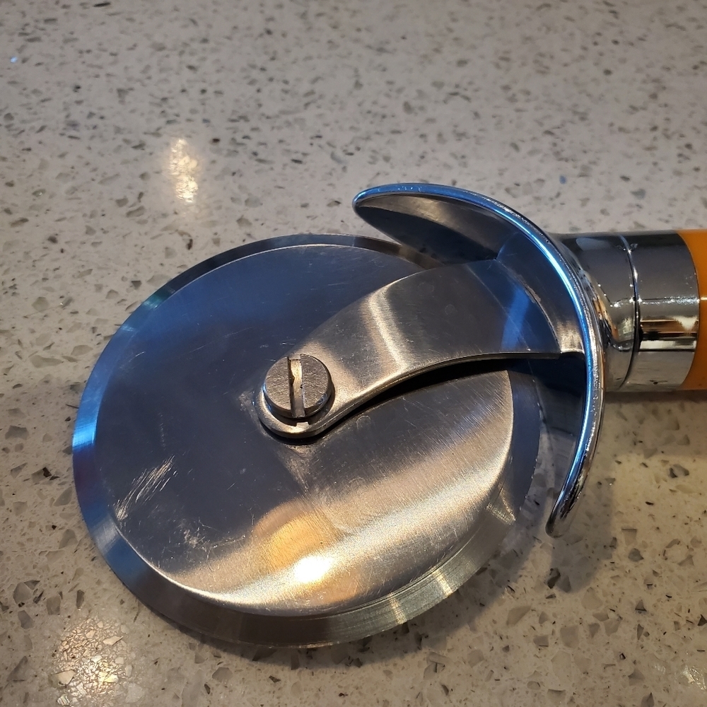 KitchenAid Pizza Cutter Kitchen Aid Pizza Wheel Orange Stainless Steel Cook Bake - Picture 2 of 5